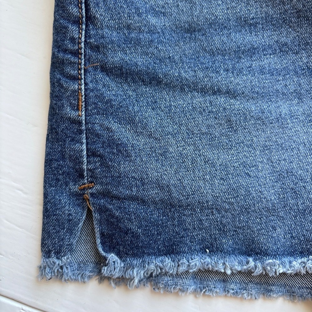 No Boundaries Women 8 Denim Short Bundle 2pk Blue Raw Hem Light Dark Wash Summer - Picture 6 of 12
